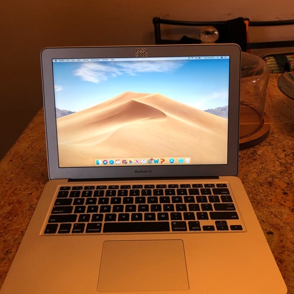 MacBook Air 13inch - Picture 2 of 4